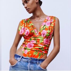 🌸🍊Women’s NWT Orange Floral Print Bodysuit Retro Colorful Plunge Size Small